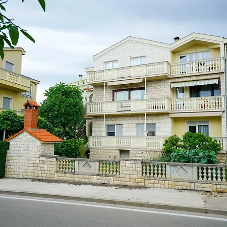Aurora Apartment