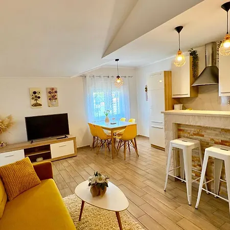 Aurora Apartment *