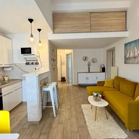 Aurora Apartment *